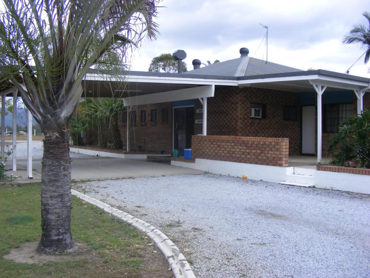 Bororen Koorawatha Homestead Motel المظهر الخارجي الصورة