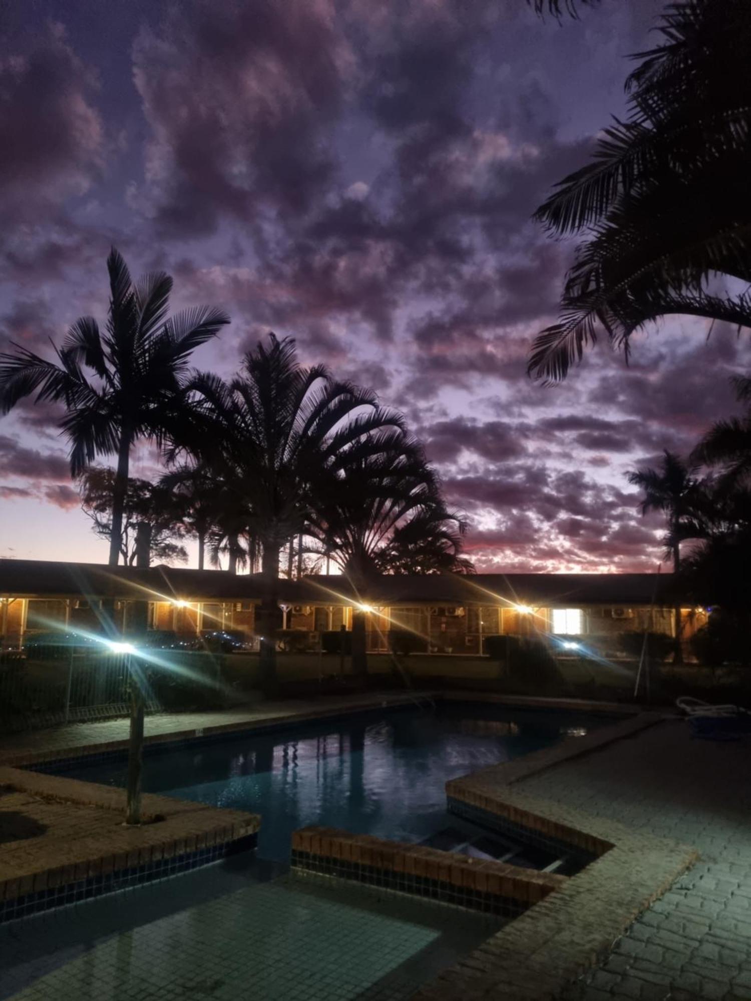Bororen Koorawatha Homestead Motel المظهر الخارجي الصورة