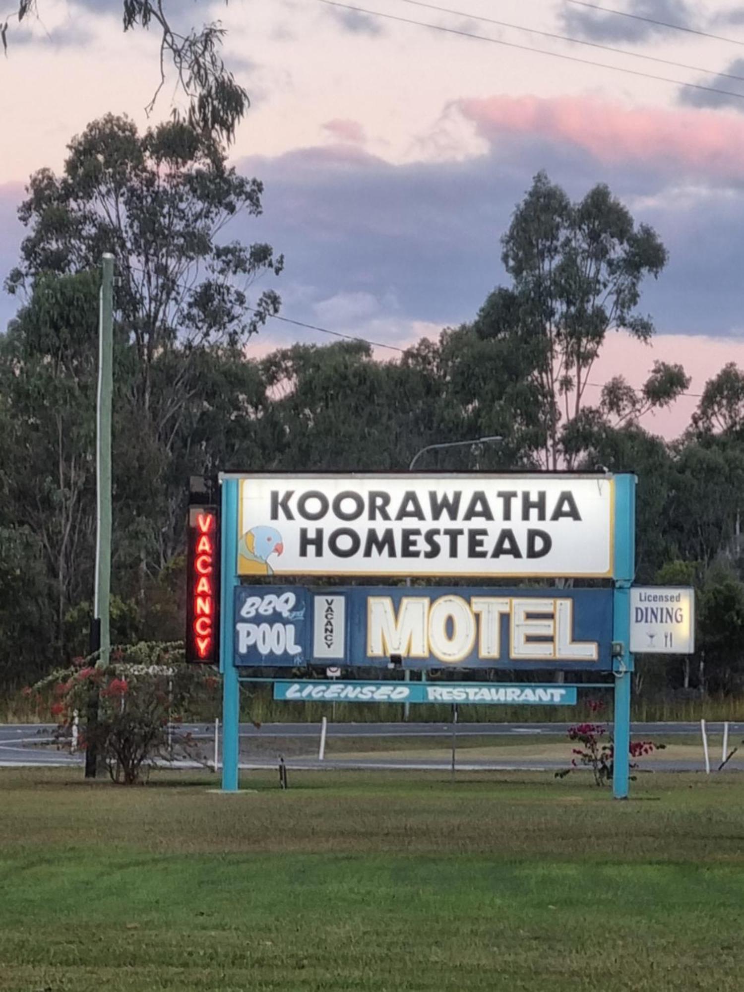 Bororen Koorawatha Homestead Motel المظهر الخارجي الصورة
