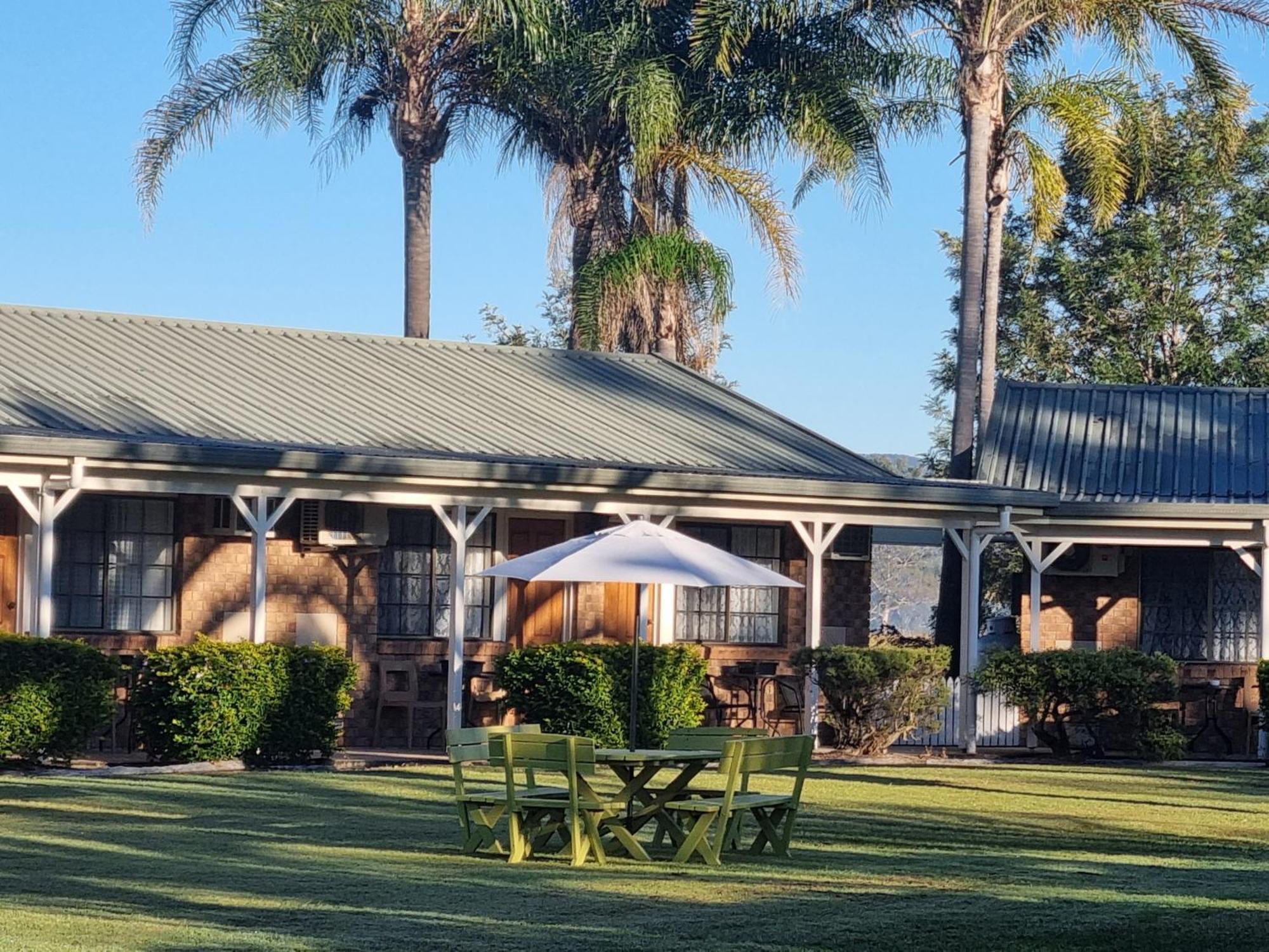 Bororen Koorawatha Homestead Motel المظهر الخارجي الصورة