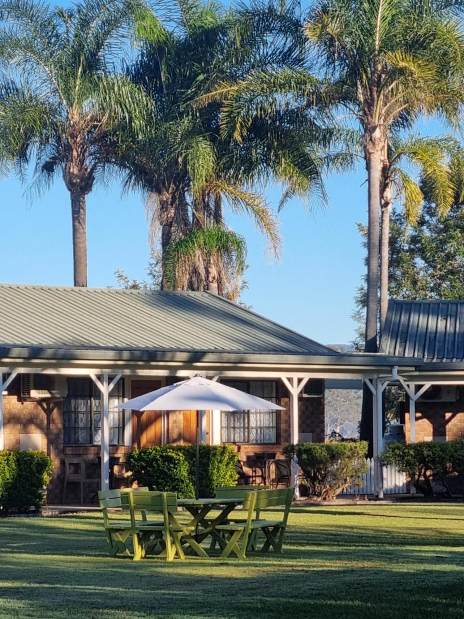 Bororen Koorawatha Homestead Motel الغرفة الصورة